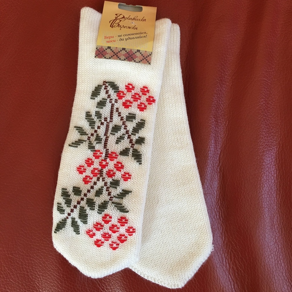 Crochet wool mittens